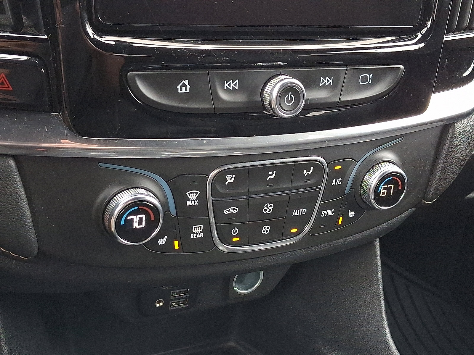 Used 2023 Chevrolet Traverse LT w/ LT Premium Package image 22