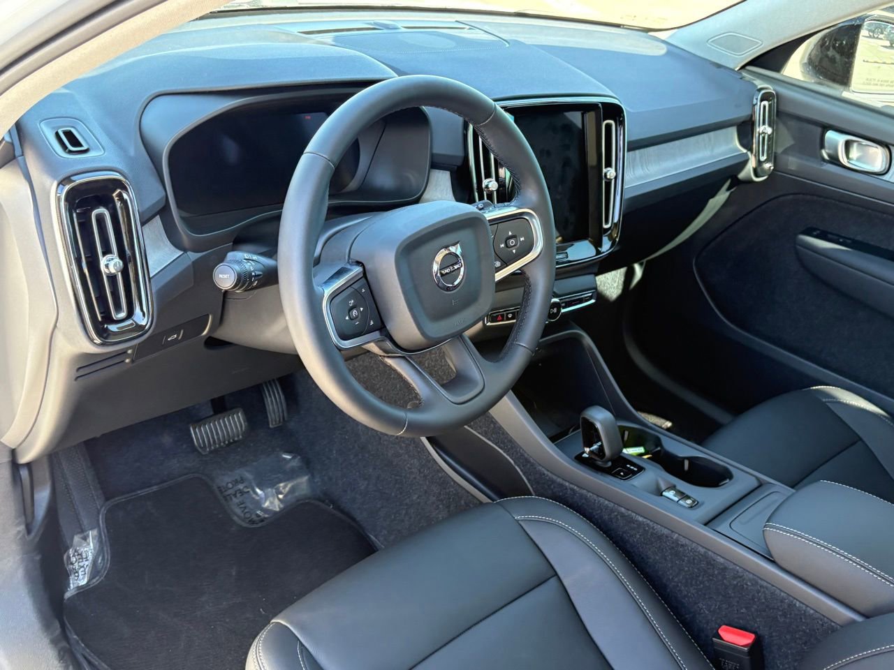 New 2026 Volvo XC40 B4 Core image 13