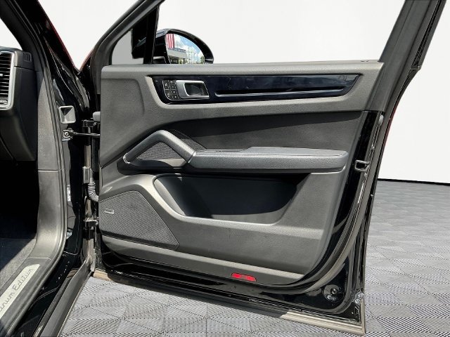 Used 2023 Porsche Cayenne S AWD/4WD image 29