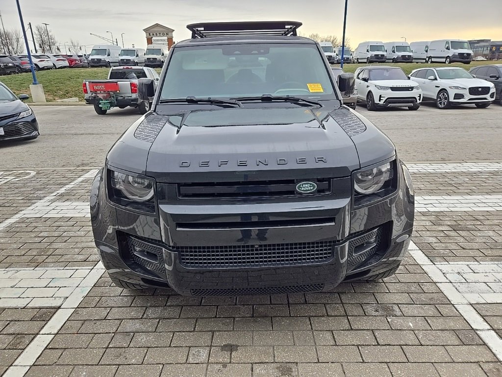 Used 2024 Land Rover Defender 110 X-Dynamic SE image 2