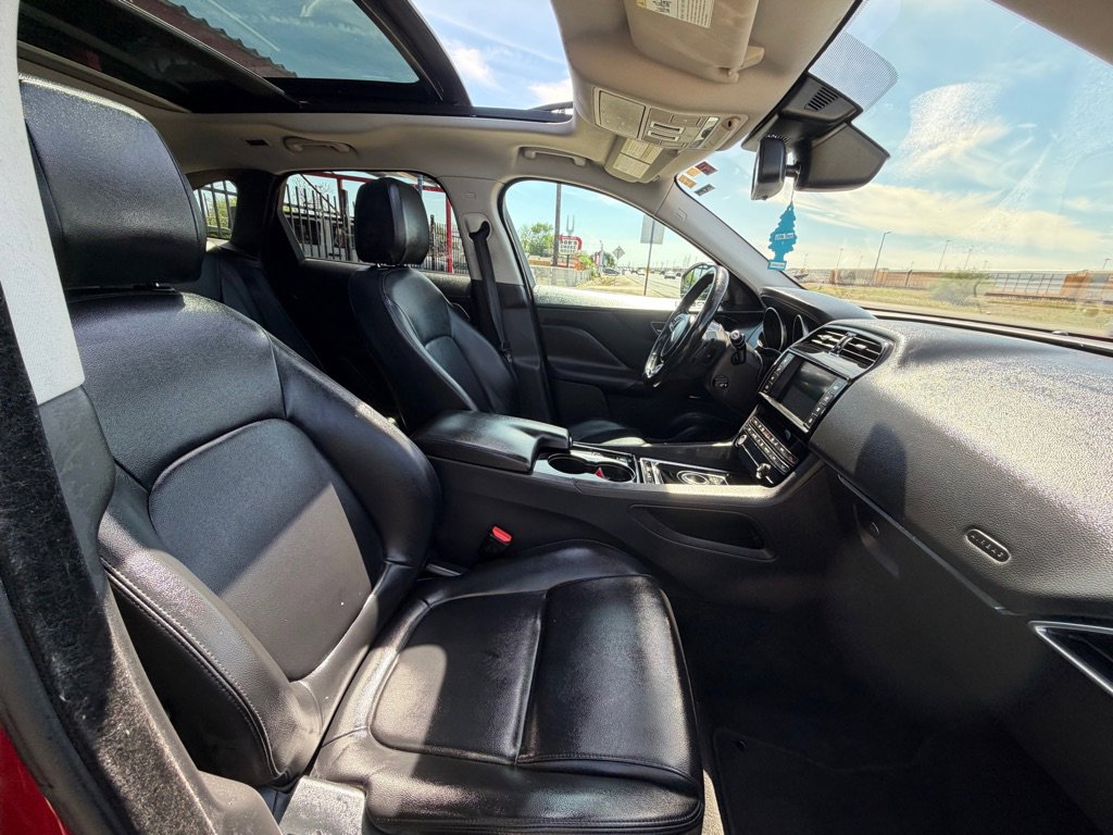 Used 2017 Jaguar F-PACE Premium image 34