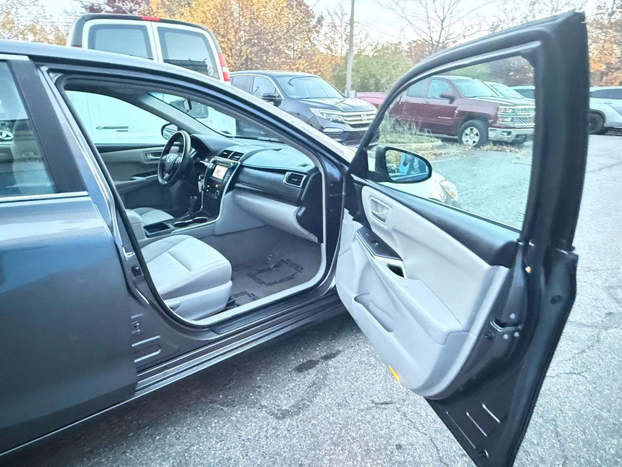 Used 2015 Toyota Camry LE FWD image 14