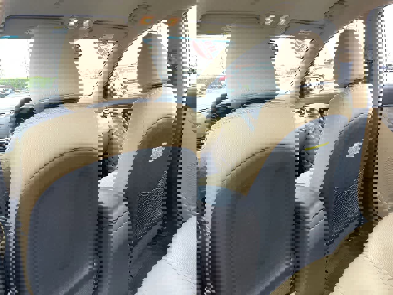 Used 2013 Hyundai Elantra GLS w/ Preferred Pkg image 19