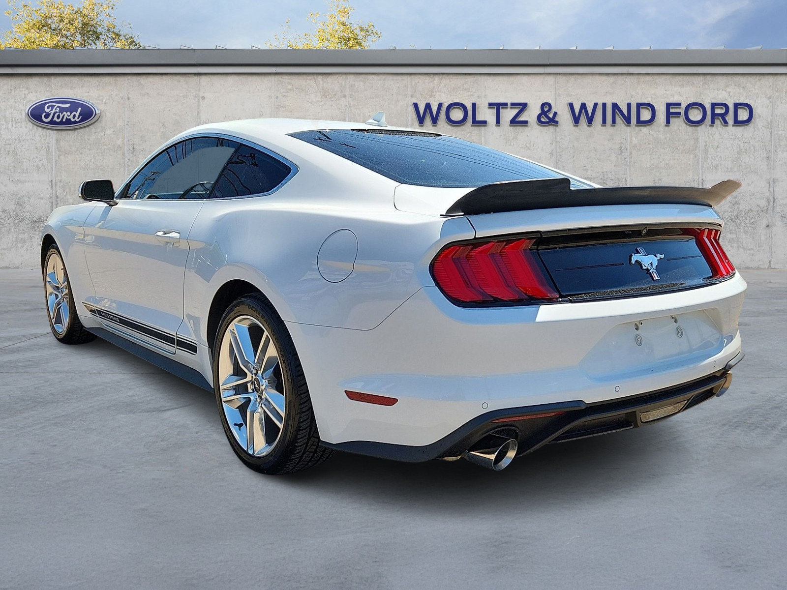 Used 2021 Ford Mustang Premium w/ Pony Package RWD image 4