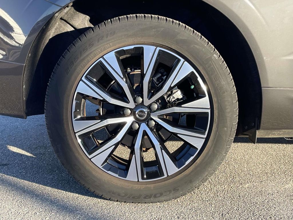 Used 2023 Volvo XC60 B5 Core image 31