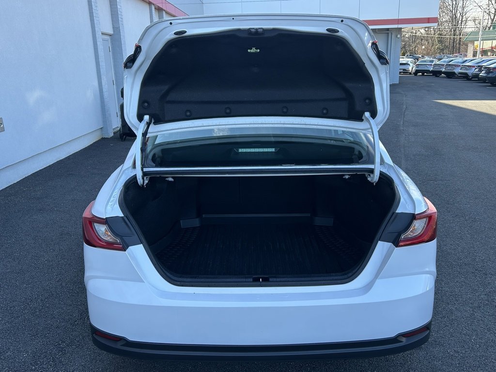 Used 2025 Toyota Camry LE w/ Convenience Package image 12