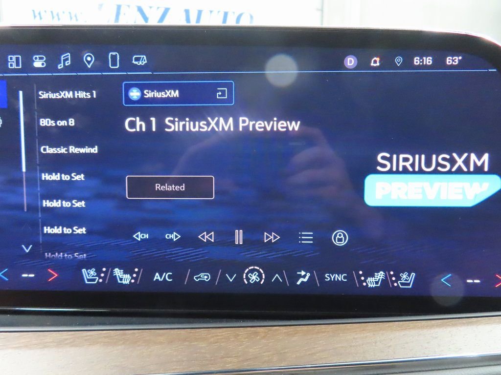 Used 2025 Chevrolet Suburban High Country AWD/4WD image 21