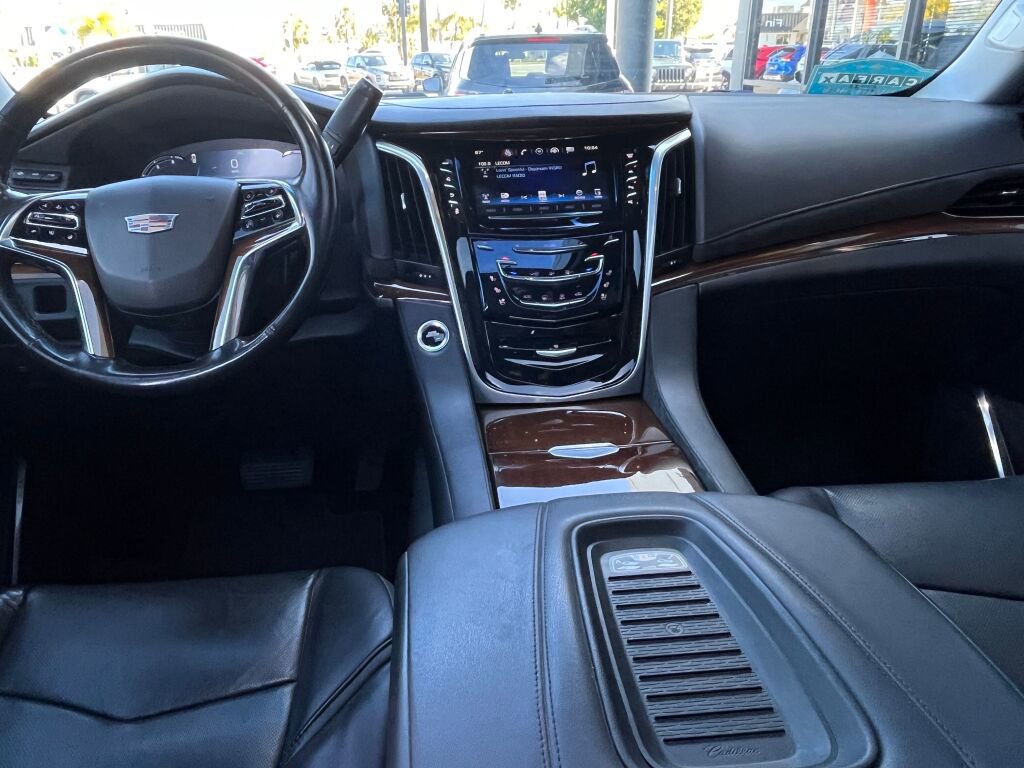 Used 2019 Cadillac Escalade ESV Premium Luxury image 26