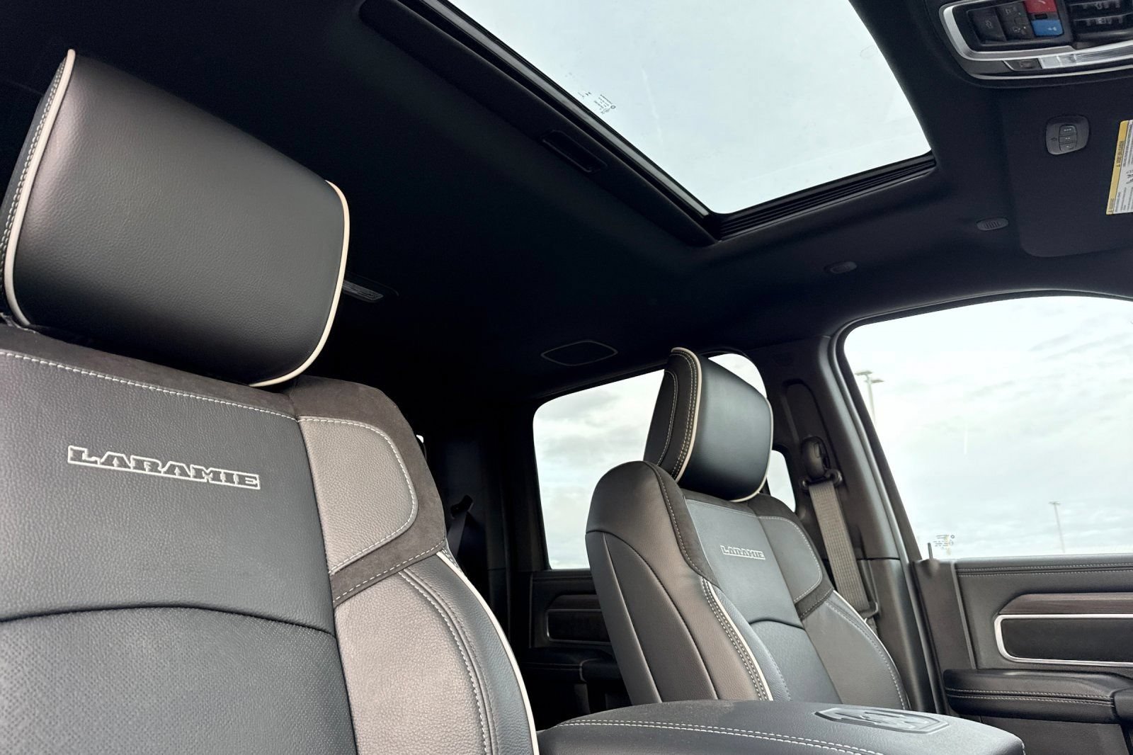 New 2026 RAM 3500 Laramie AWD/4WD image 12