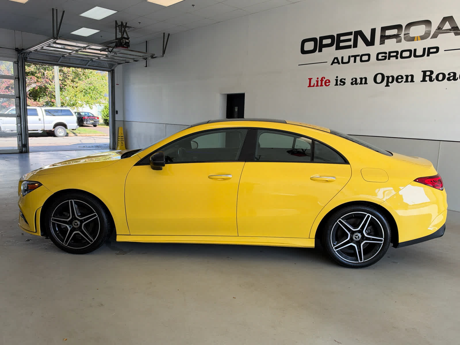 Used 2023 Mercedes-Benz CLA 250 4MATIC image 2
