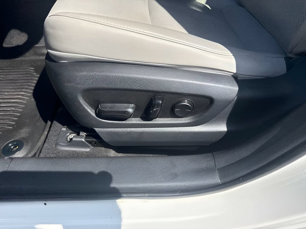 Used 2020 Lexus UX 200 w/ Premium Package FWD image 6