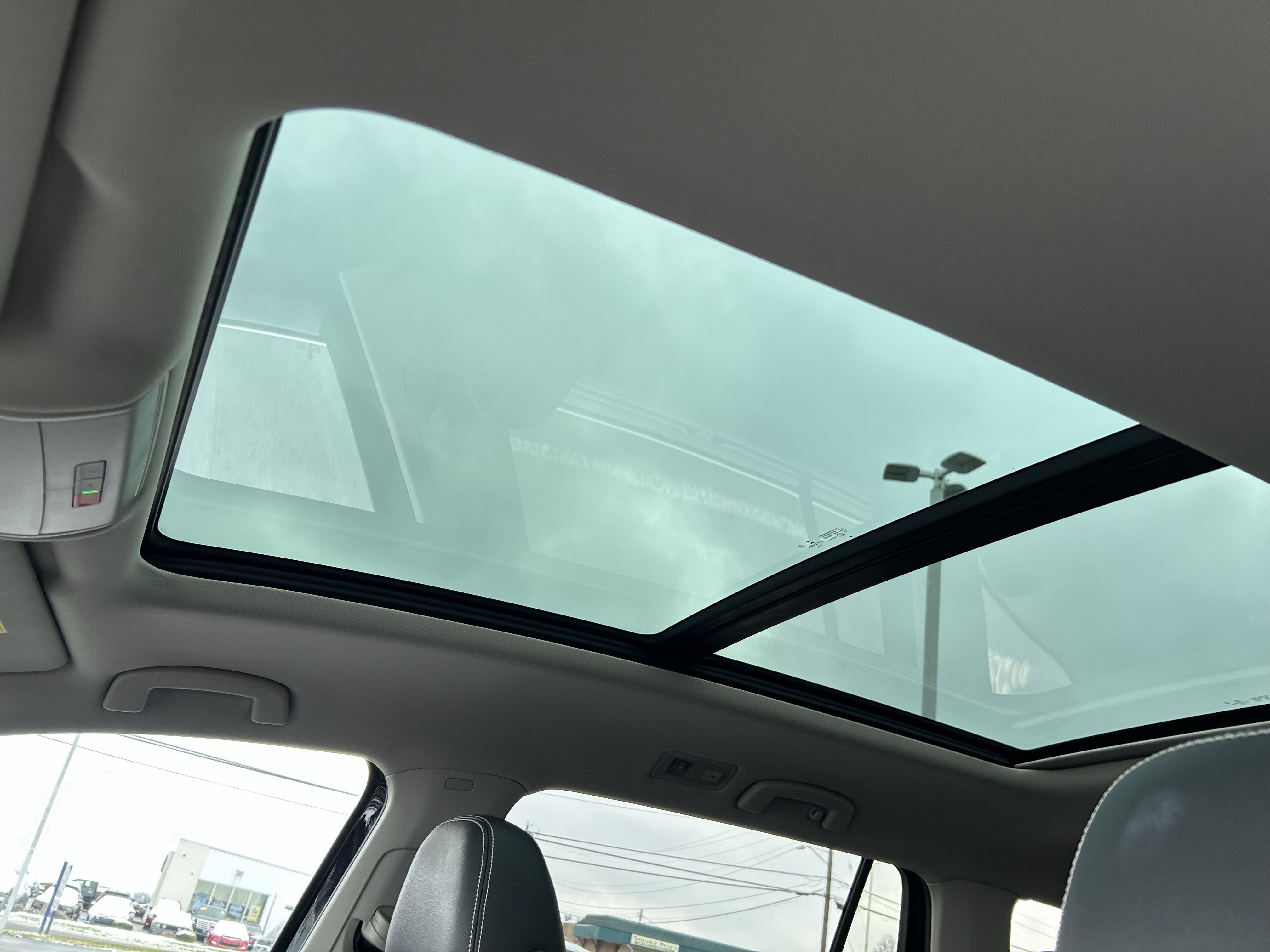 Certified 2023 Volkswagen Atlas SE w/ Panoramic Sunroof Package image 22