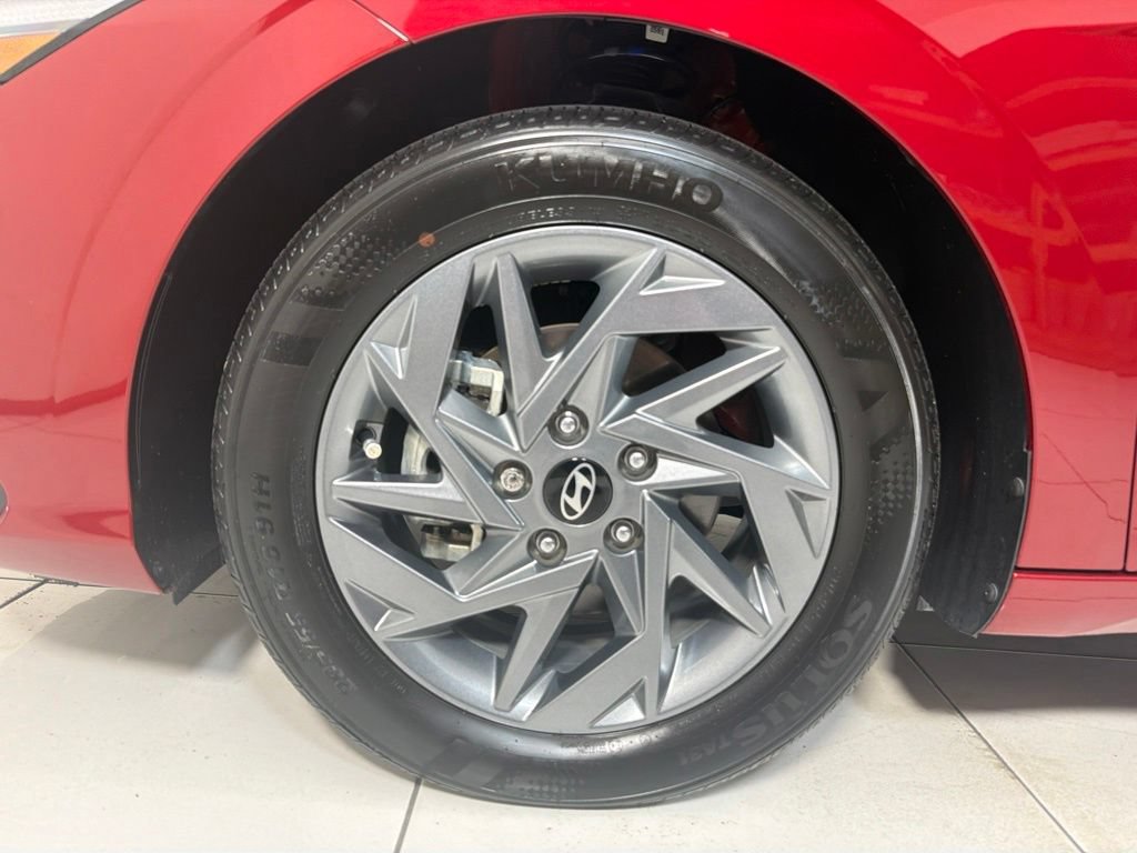 Certified 2025 Hyundai Elantra Hybrid FWD image 9