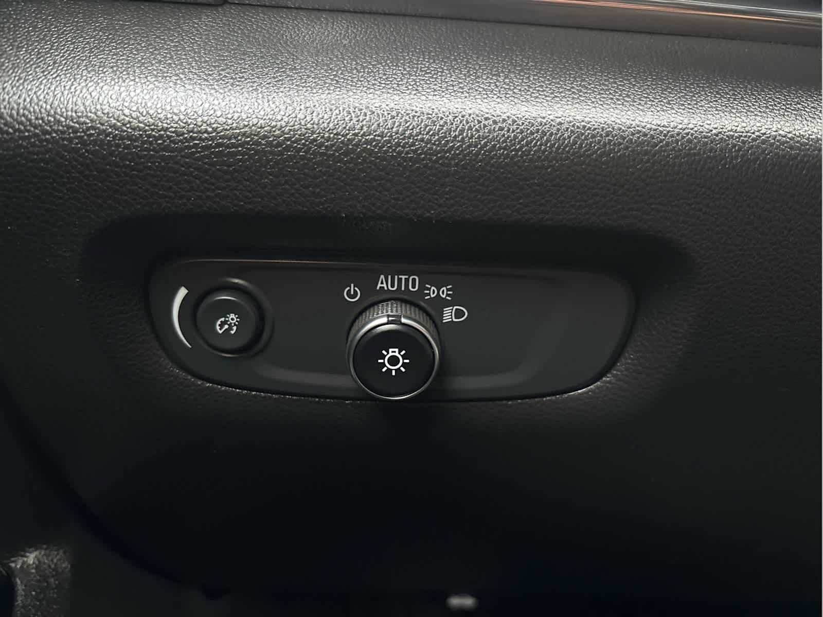 Used 2023 Chevrolet Traverse LT FWD image 30