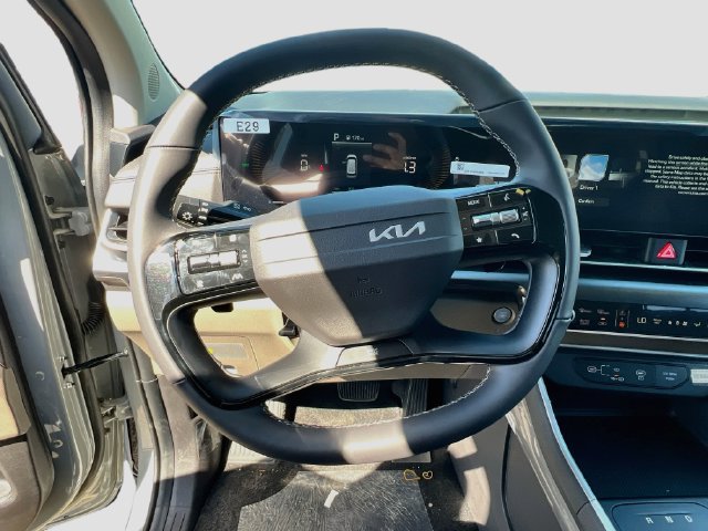 New 2027 Kia Carnival LXS FWD image 11