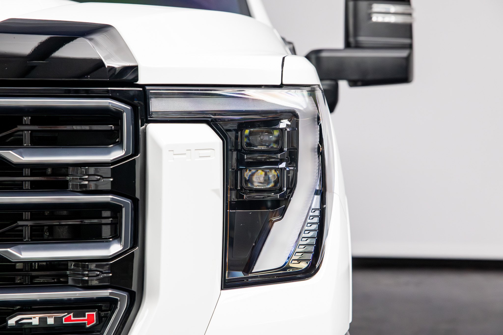 Used 2025 GMC Sierra 2500 AT4 w/ AT4 Premium Plus Package AWD/4WD image 5