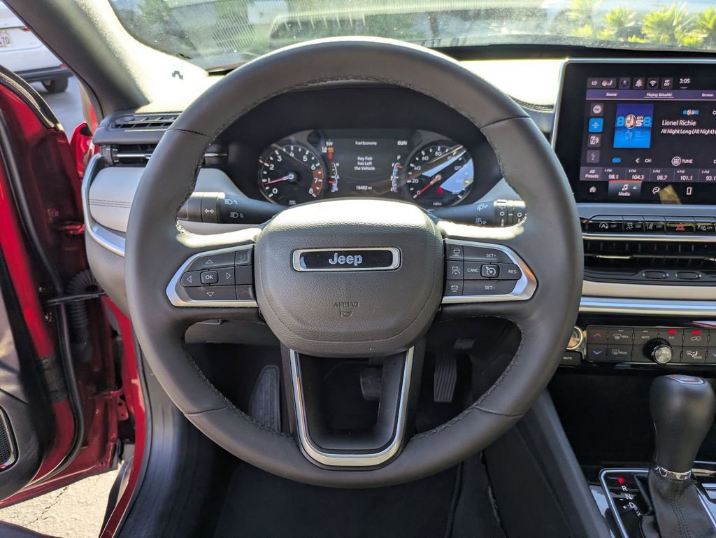 Used 2025 Jeep Compass Limited image 18