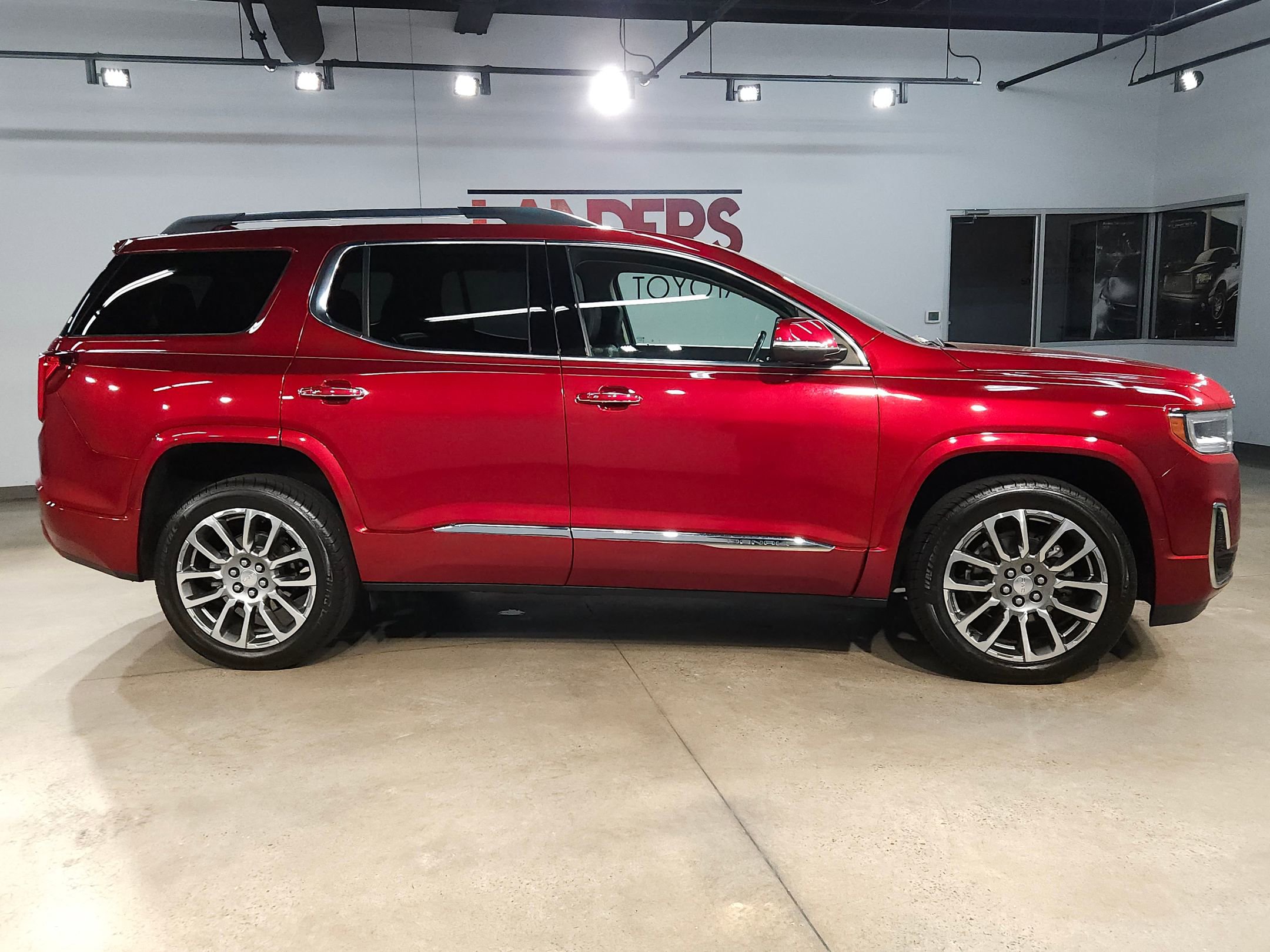 Used 2022 GMC Acadia Denali image 8