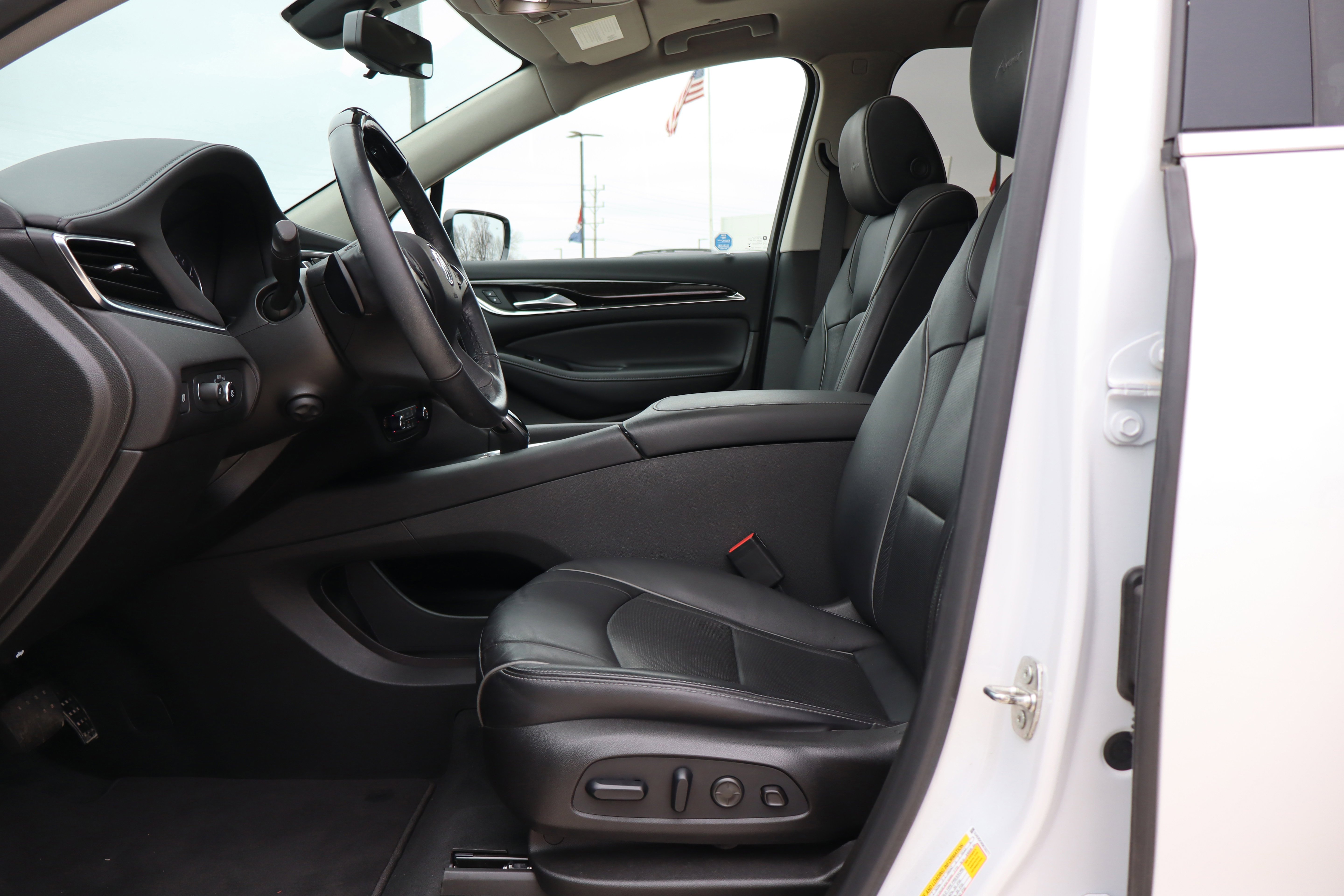 Used 2021 Buick Enclave Avenir image 10