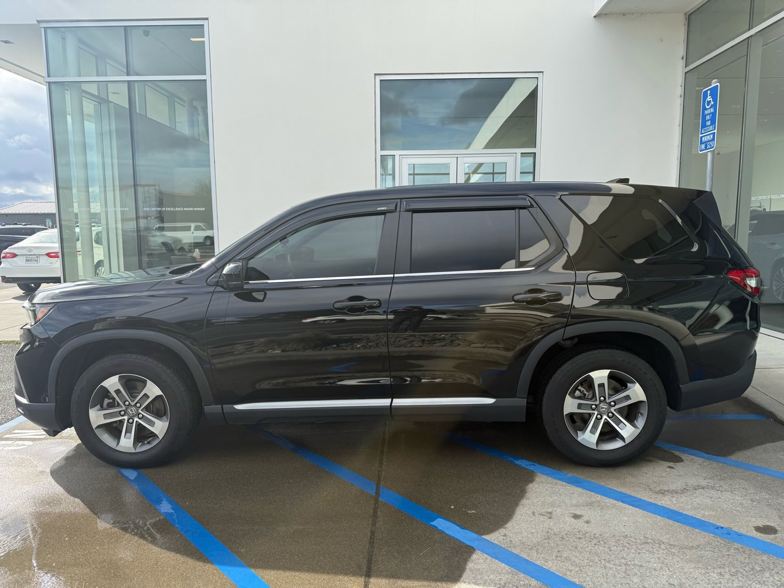Used 2023 Honda Pilot EX-L image 6