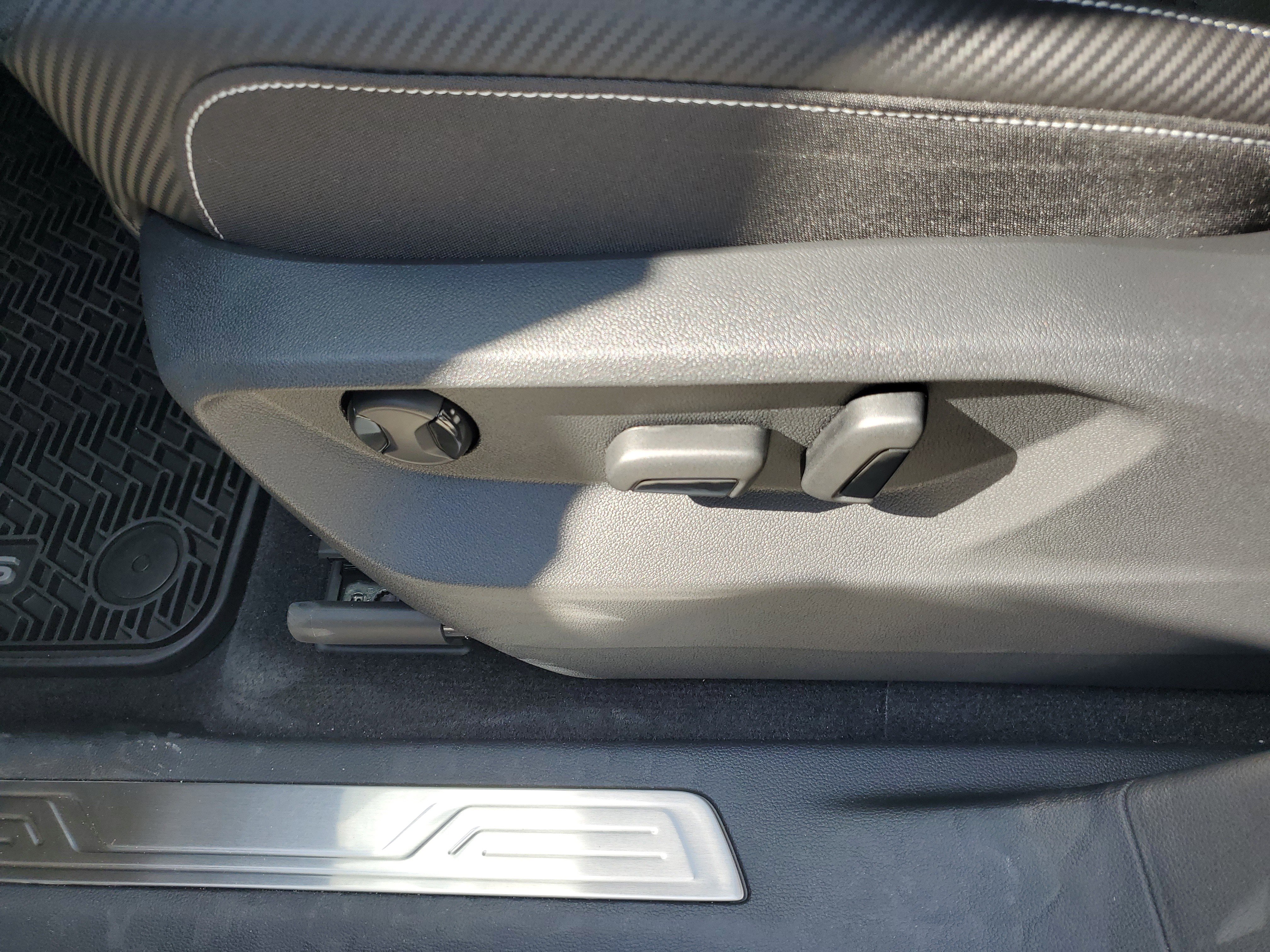 New 2026 Volkswagen Atlas Cross Sport SE image 16