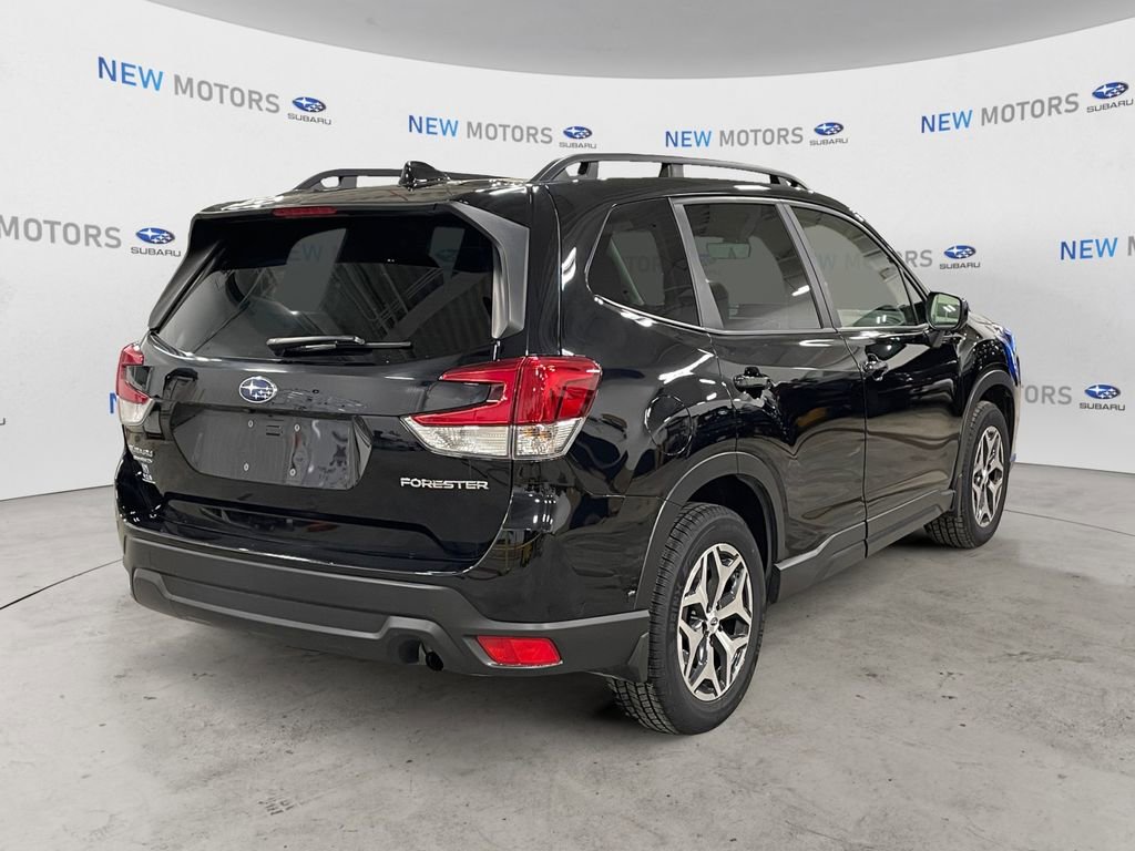 Used 2023 Subaru Forester Premium image 5