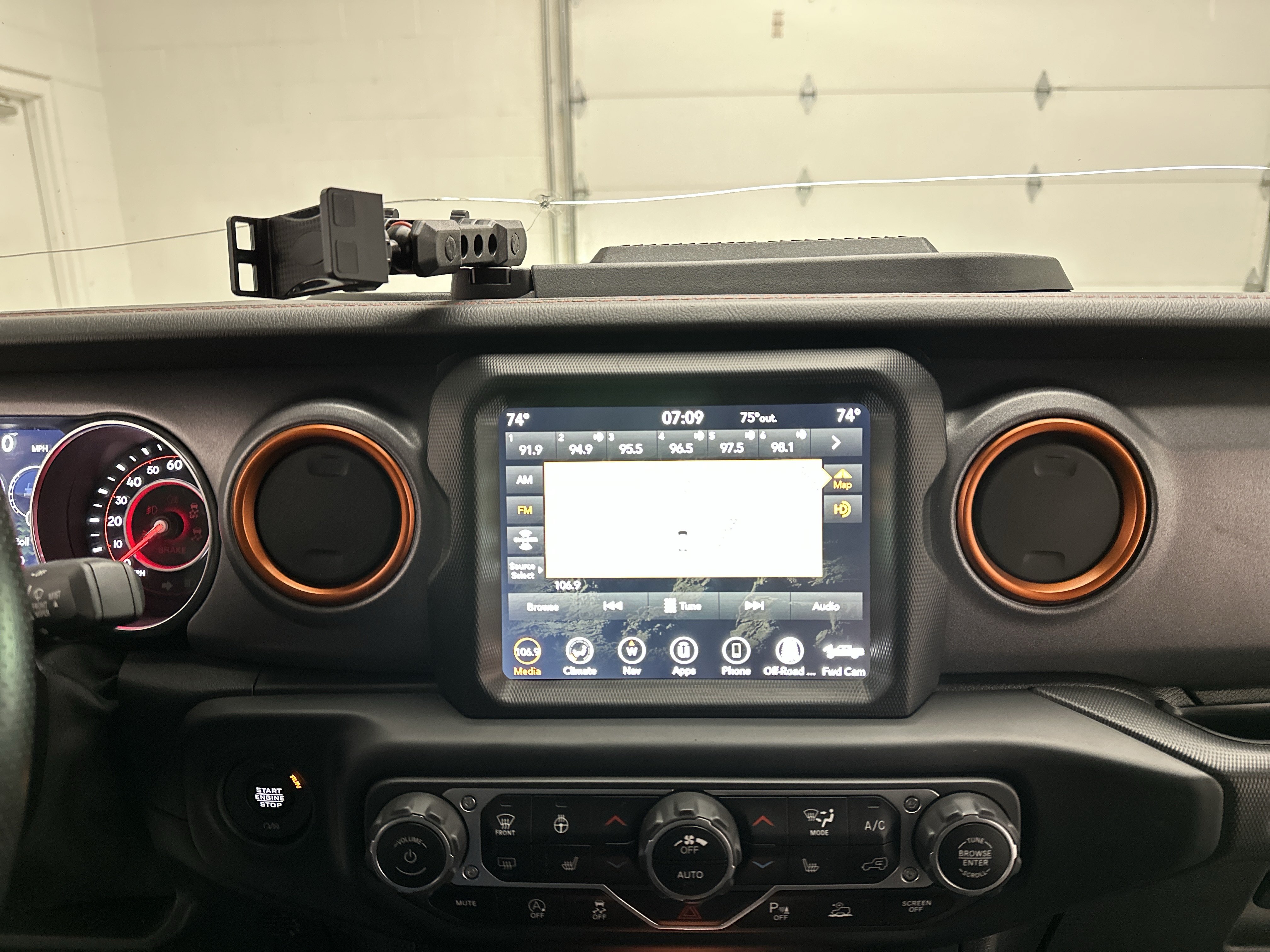 Used 2021 Jeep Gladiator Mojave AWD/4WD image 29
