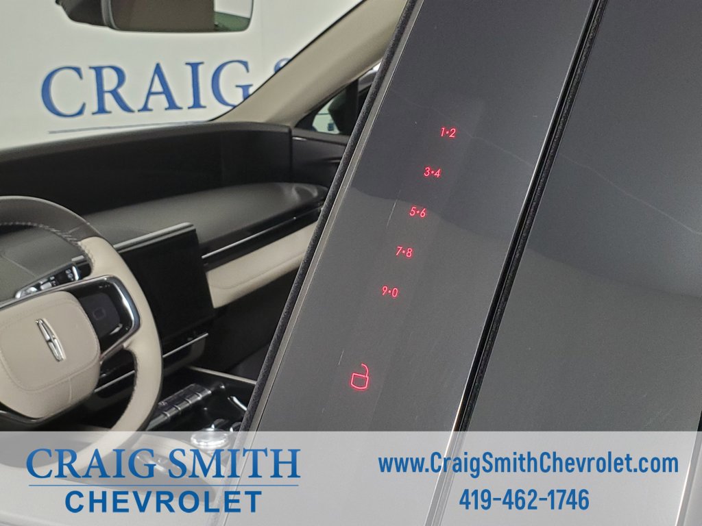 Used 2025 Lincoln Nautilus Premier image 33