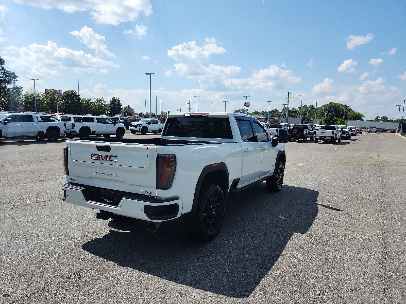 Used 2025 GMC Sierra 2500 AT4 w/ AT4 Premium Plus Package AWD/4WD image 3