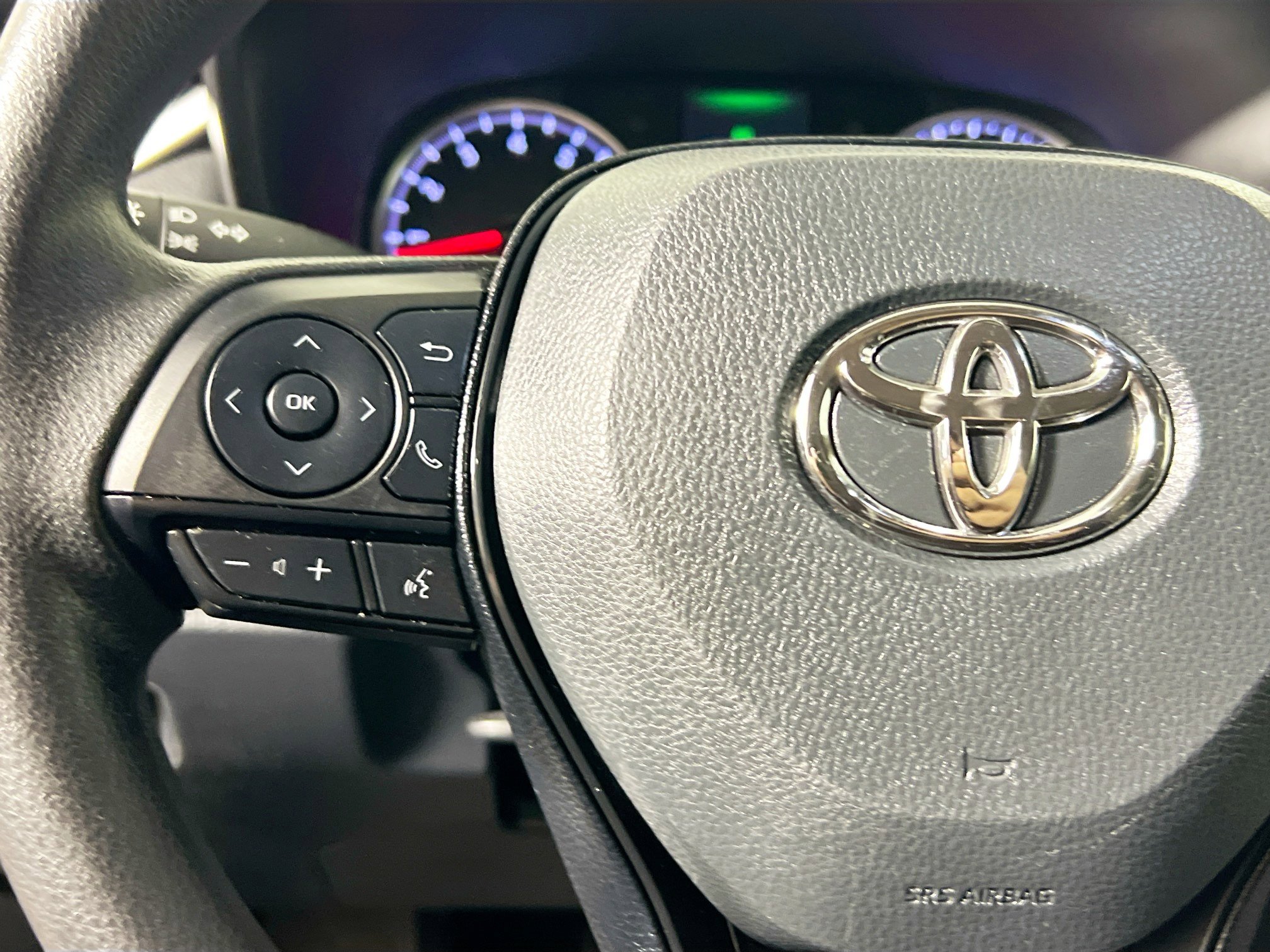 Used 2020 Toyota RAV4 LE image 18