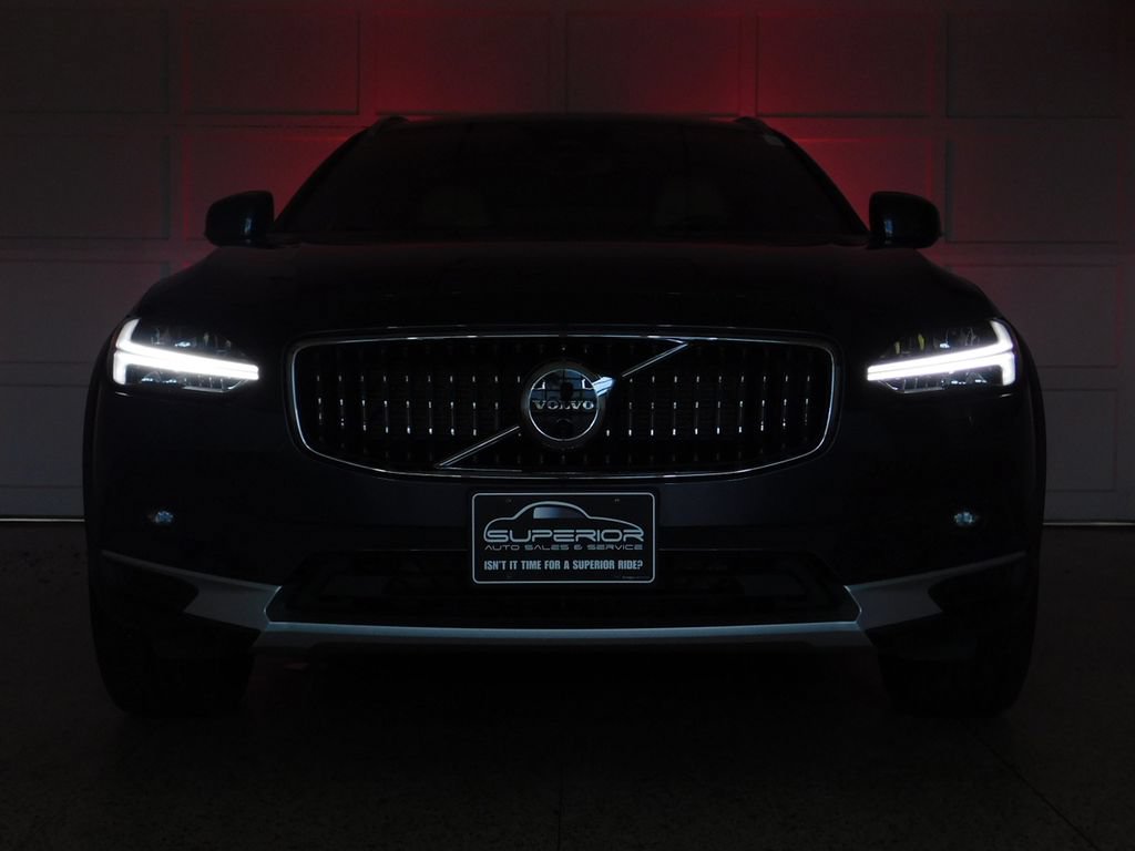 Used 2023 Volvo V90 B6 Cross Country Ultimate AWD/4WD image 12