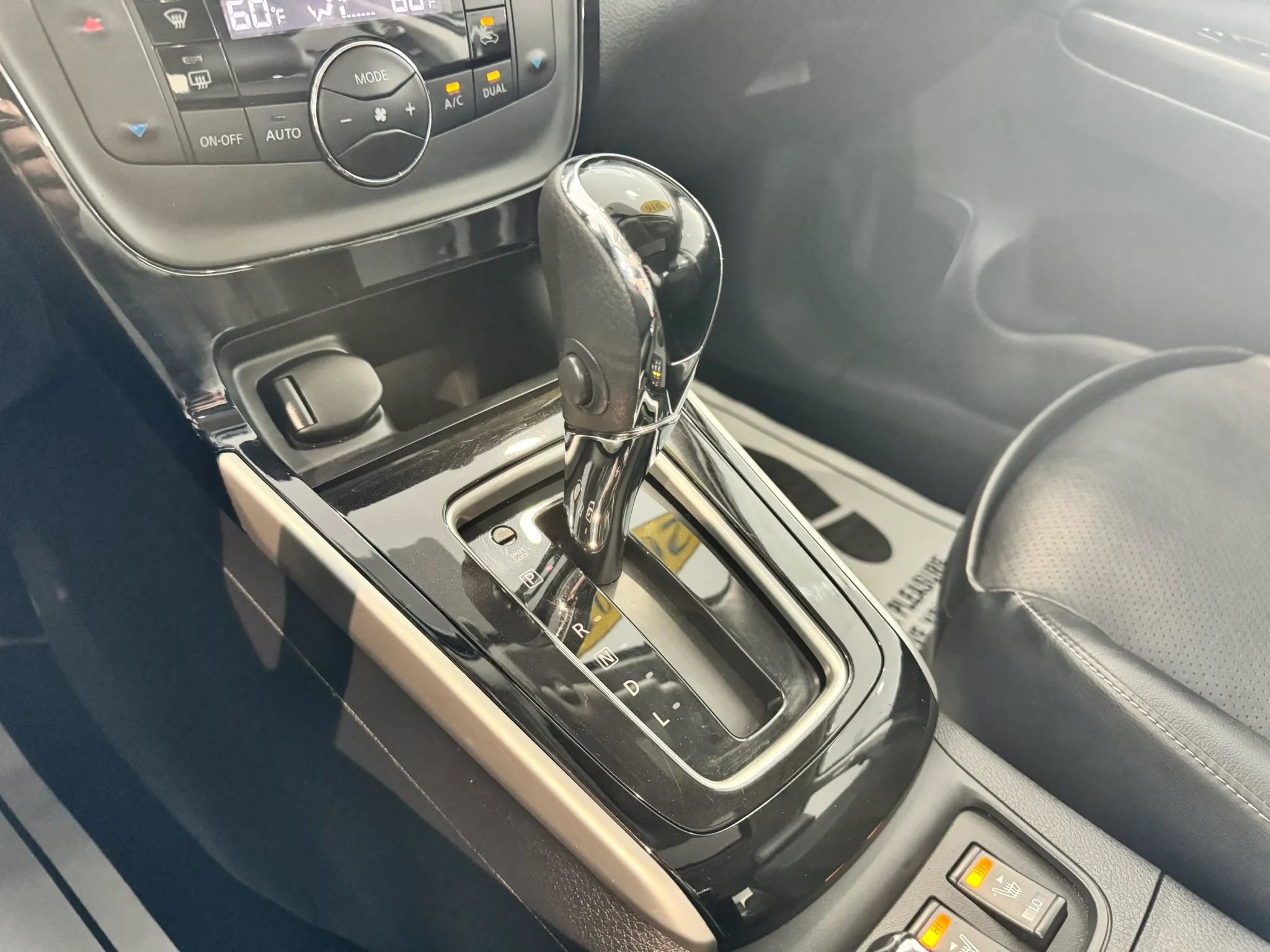 Used 2016 Nissan Sentra SL w/ SL Premium Package FWD image 28