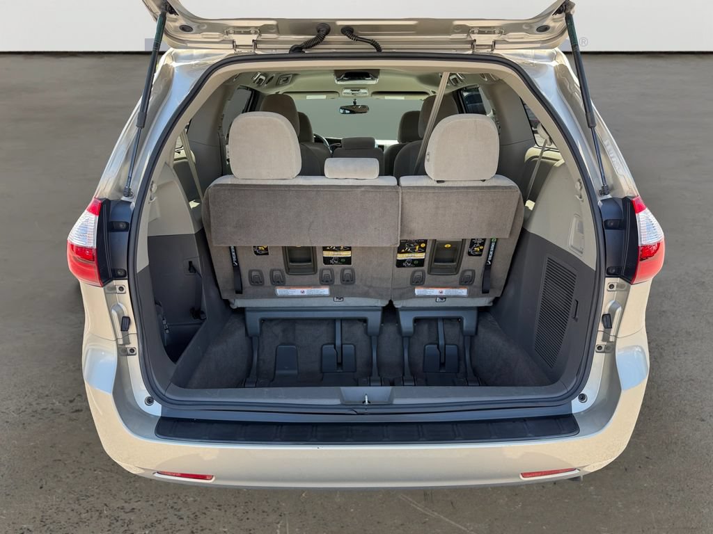 Used 2017 Toyota Sienna LE FWD image 14