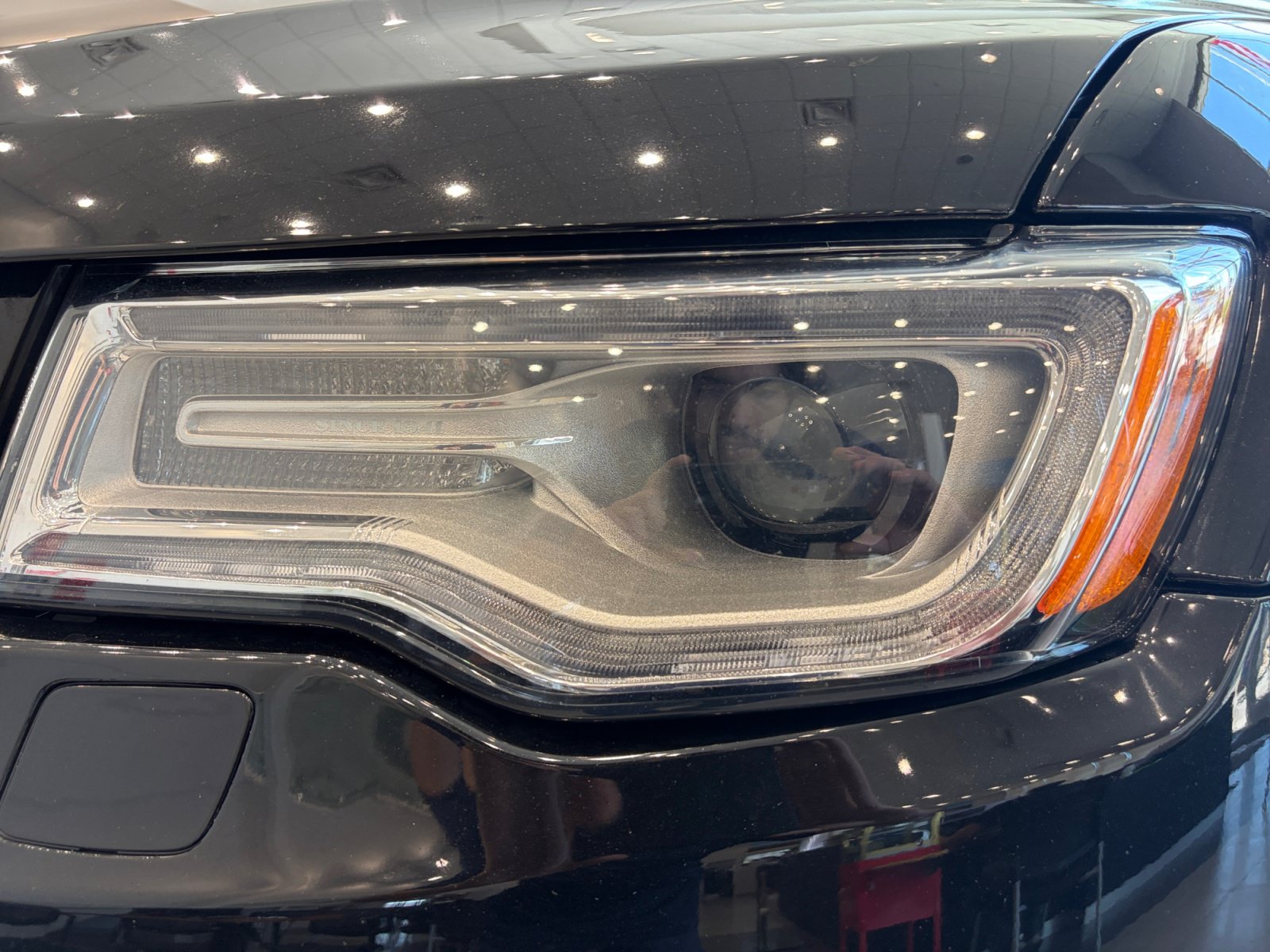 Used 2018 Jeep Grand Cherokee Summit AWD/4WD image 9