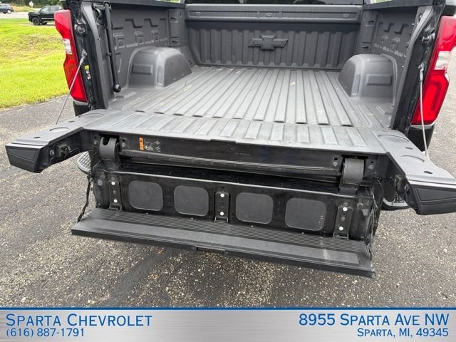 Used 2021 Chevrolet Silverado 1500 Custom Trail Boss w/ Midnight Edition AWD/4WD image 6
