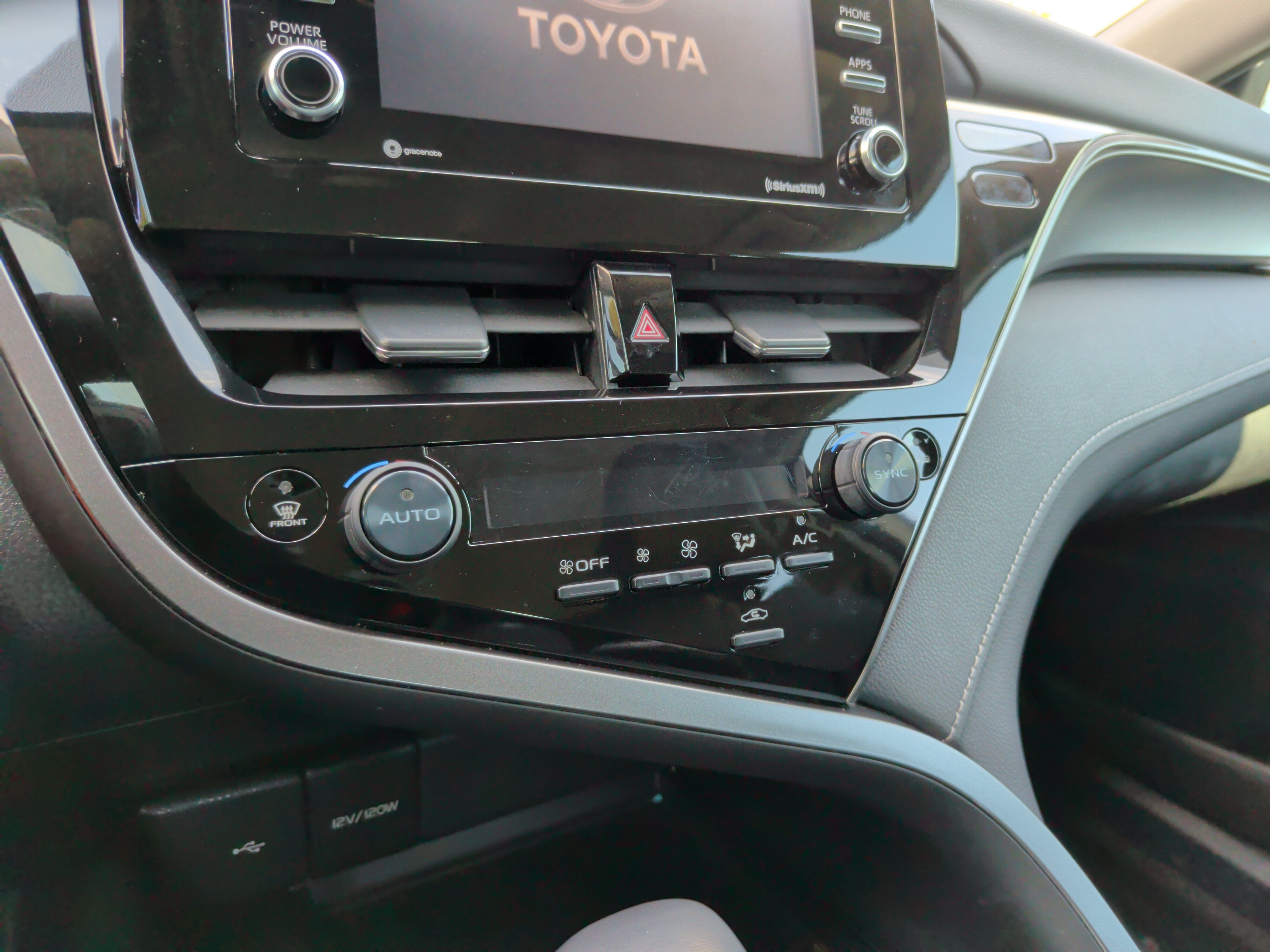 Used 2022 Toyota Camry SE w/ Carpet Mat Package (TMS) FWD image 16