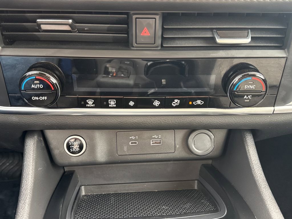 Used 2023 Nissan Rogue SV image 22