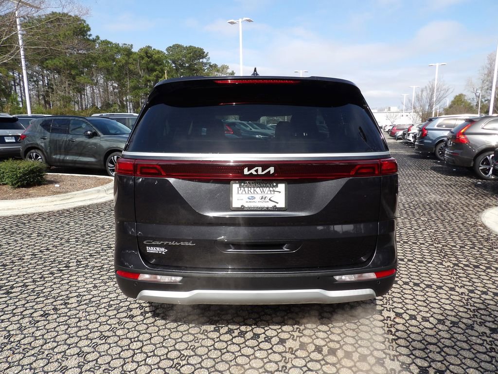 Used 2022 Kia Carnival LX FWD image 7