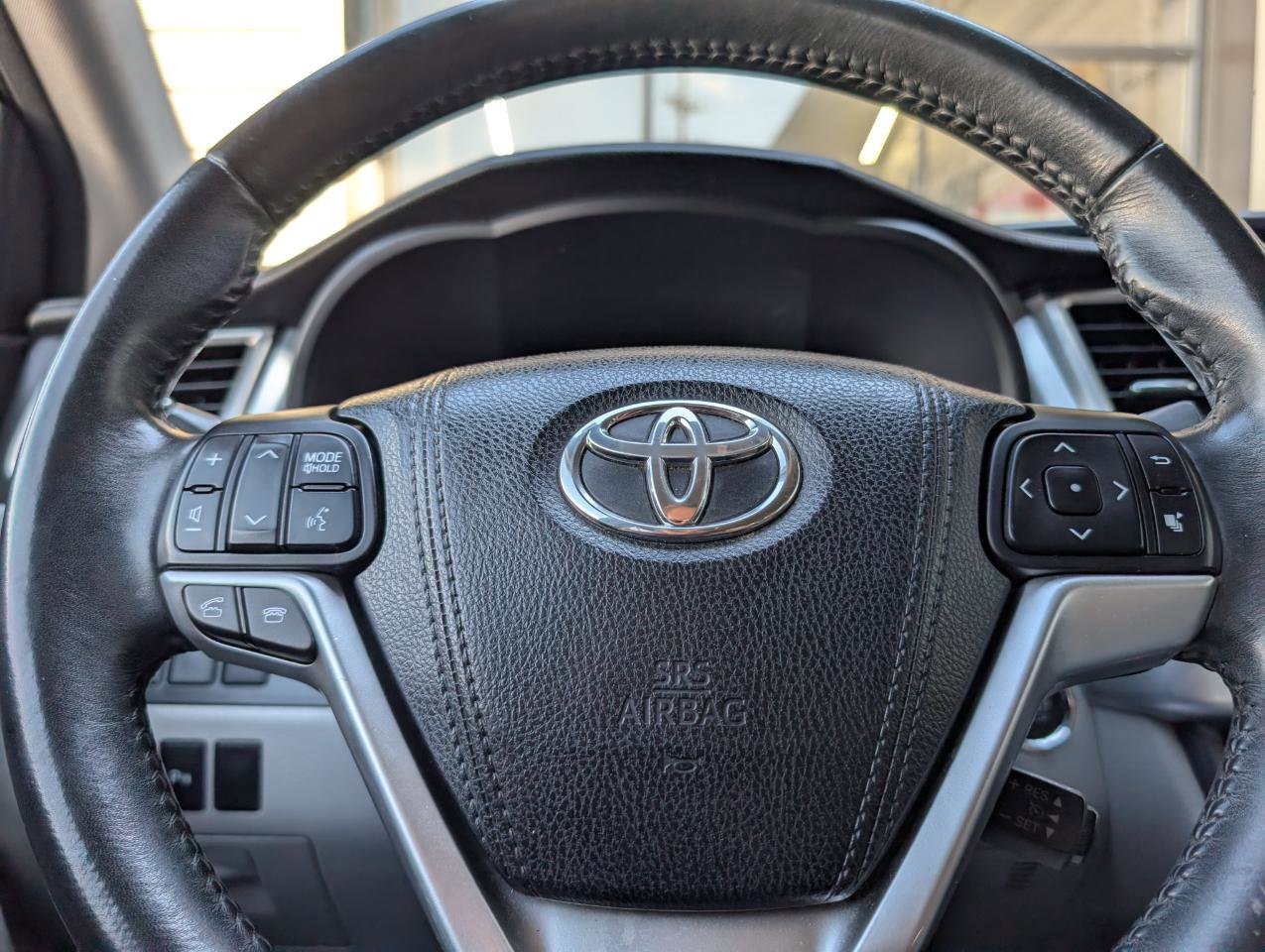 Used 2015 Toyota Highlander Limited FWD image 14