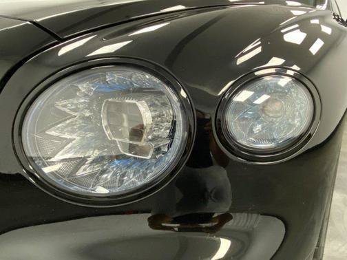 Used 2021 Bentley Flying Spur V8 AWD/4WD image 10