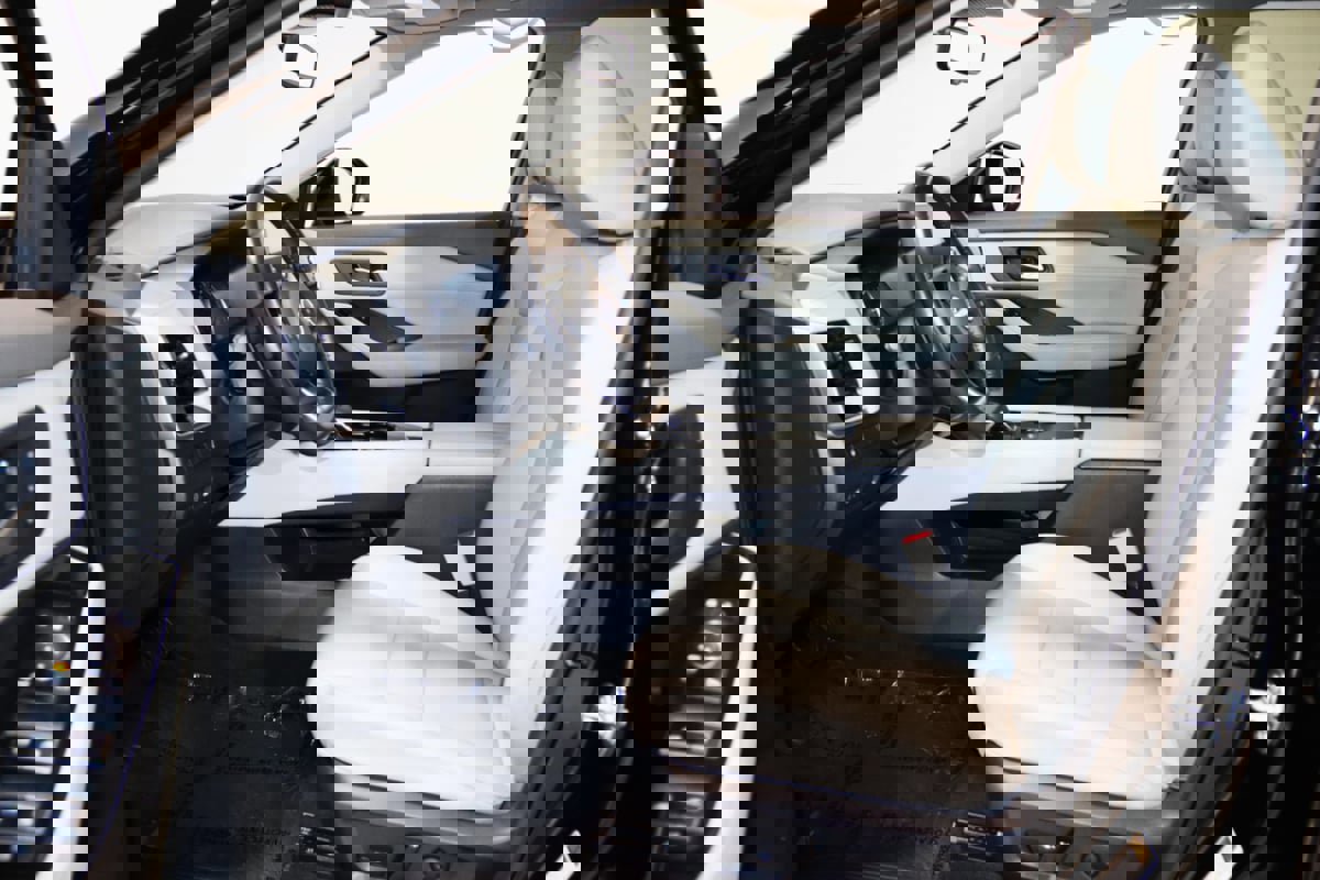 Used 2023 Nissan Rogue SL image 30