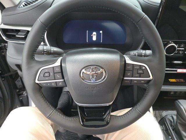 New 2026 Toyota Highlander Platinum AWD/4WD image 33