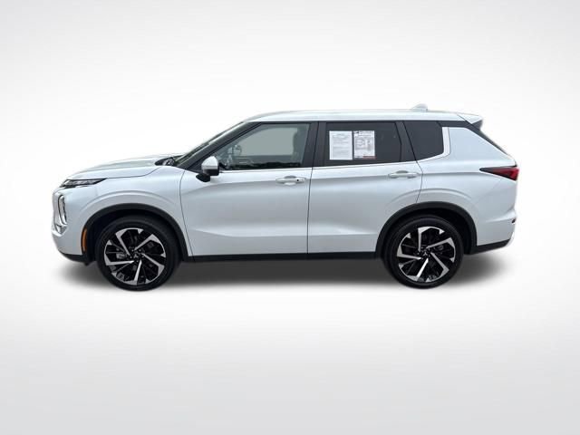 Used 2024 Mitsubishi Outlander SE AWD/4WD image 2
