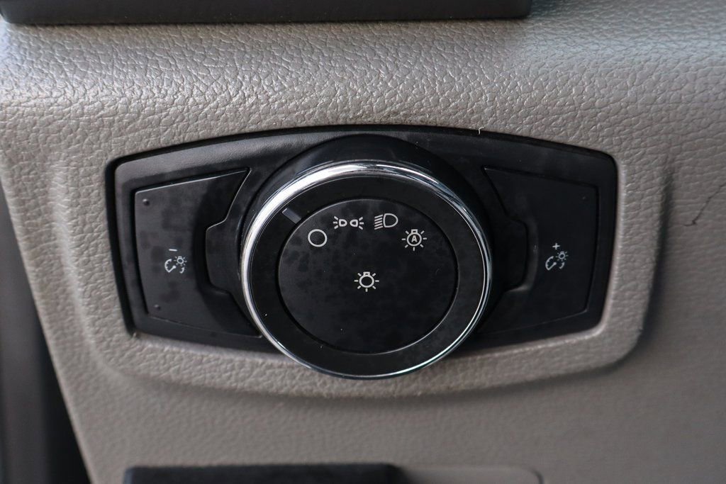 Used 2017 Ford F550 2WD Regular Cab Super Duty image 27