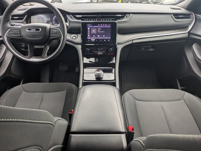 Used 2025 Jeep Grand Cherokee Laredo X image 19