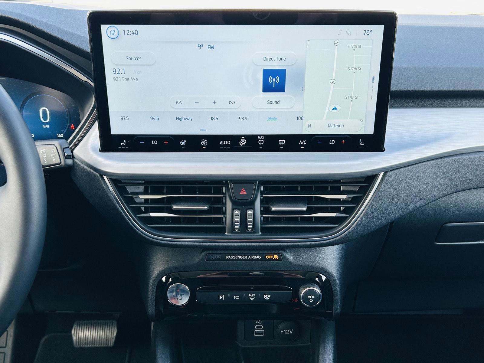 Used 2025 Ford Escape SE w/ PHEV Premium Package image 25