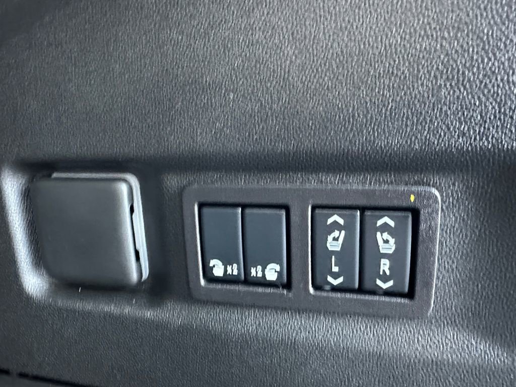 Used 2026 Chevrolet Suburban Z71 w/ Comfort Package AWD/4WD image 29
