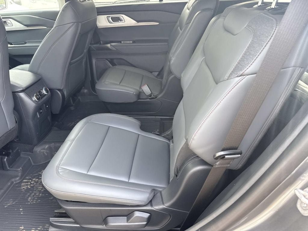 New 2026 Ford Explorer Active w/ Active Comfort Package AWD/4WD image 7