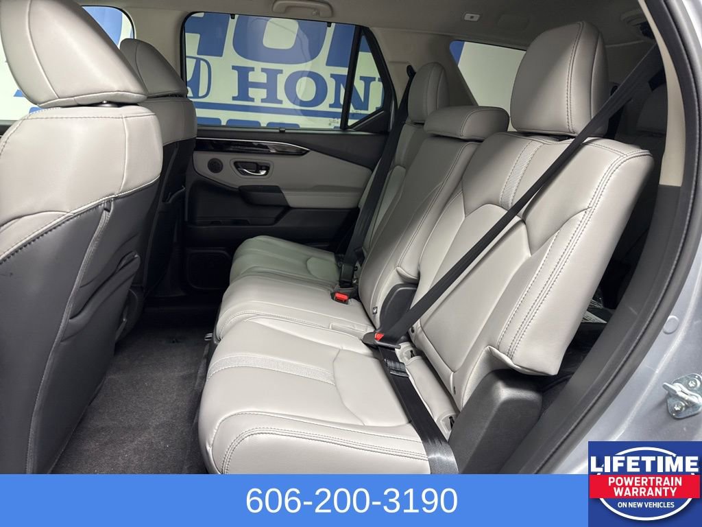 New 2025 Honda Pilot Touring image 18