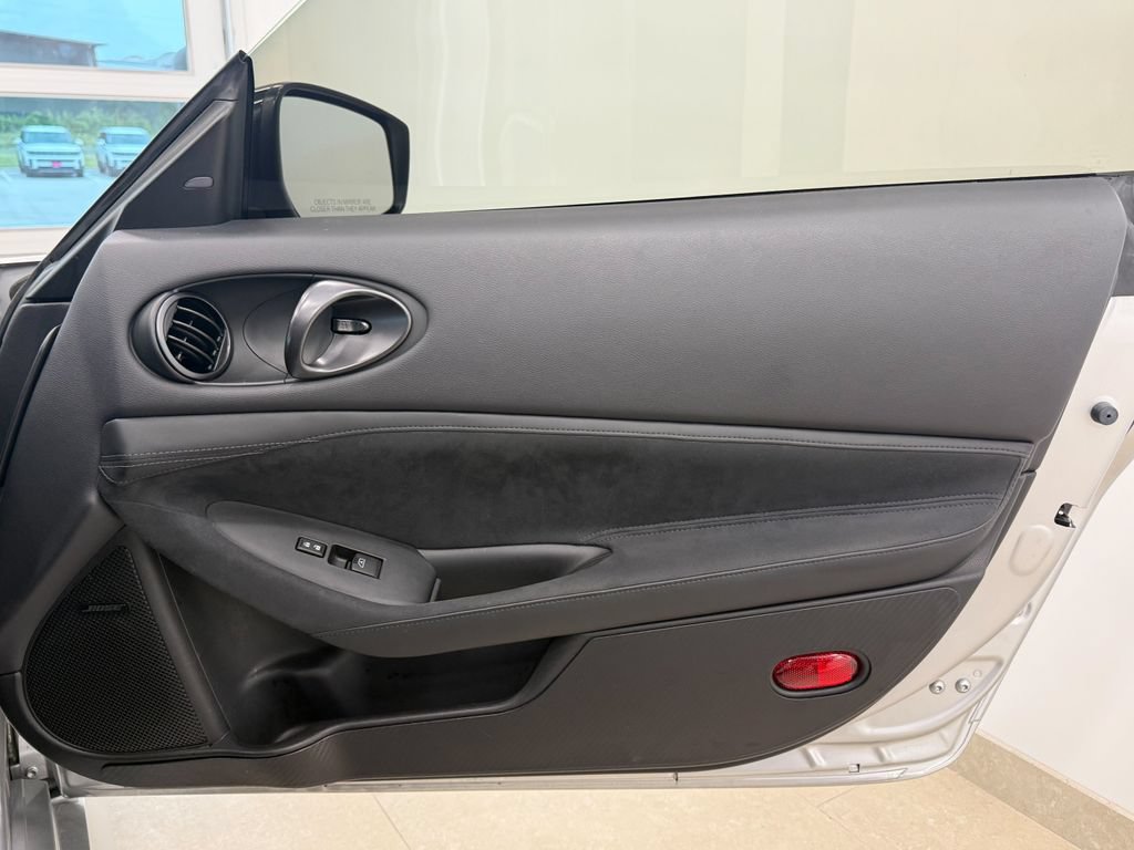 Used 2024 Nissan Z Performance w/ Floor Mat Package RWD image 17